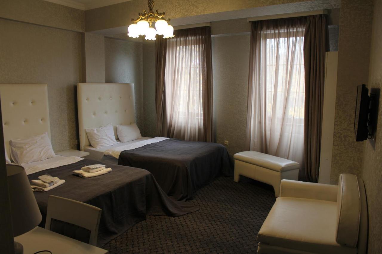 Hotel Plaza Tiflis Exterior foto