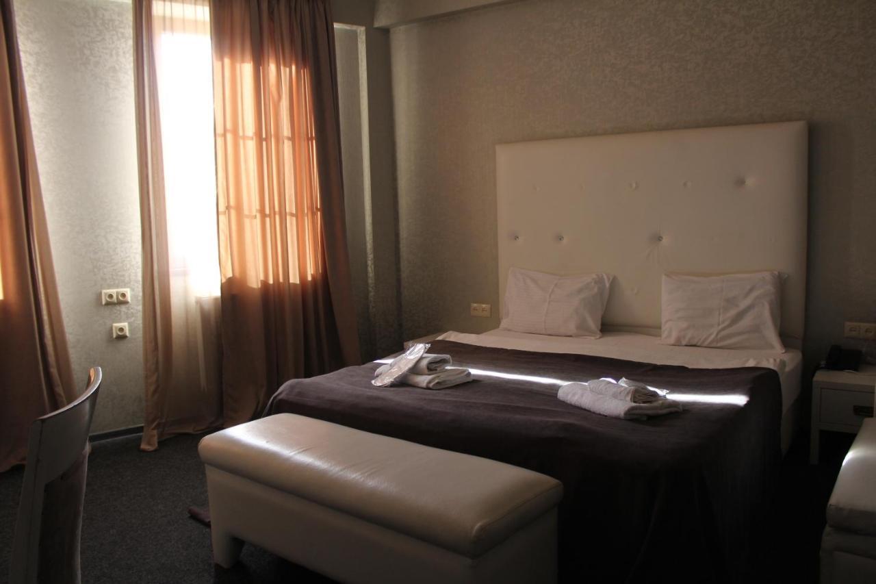 Hotel Plaza Tiflis Exterior foto
