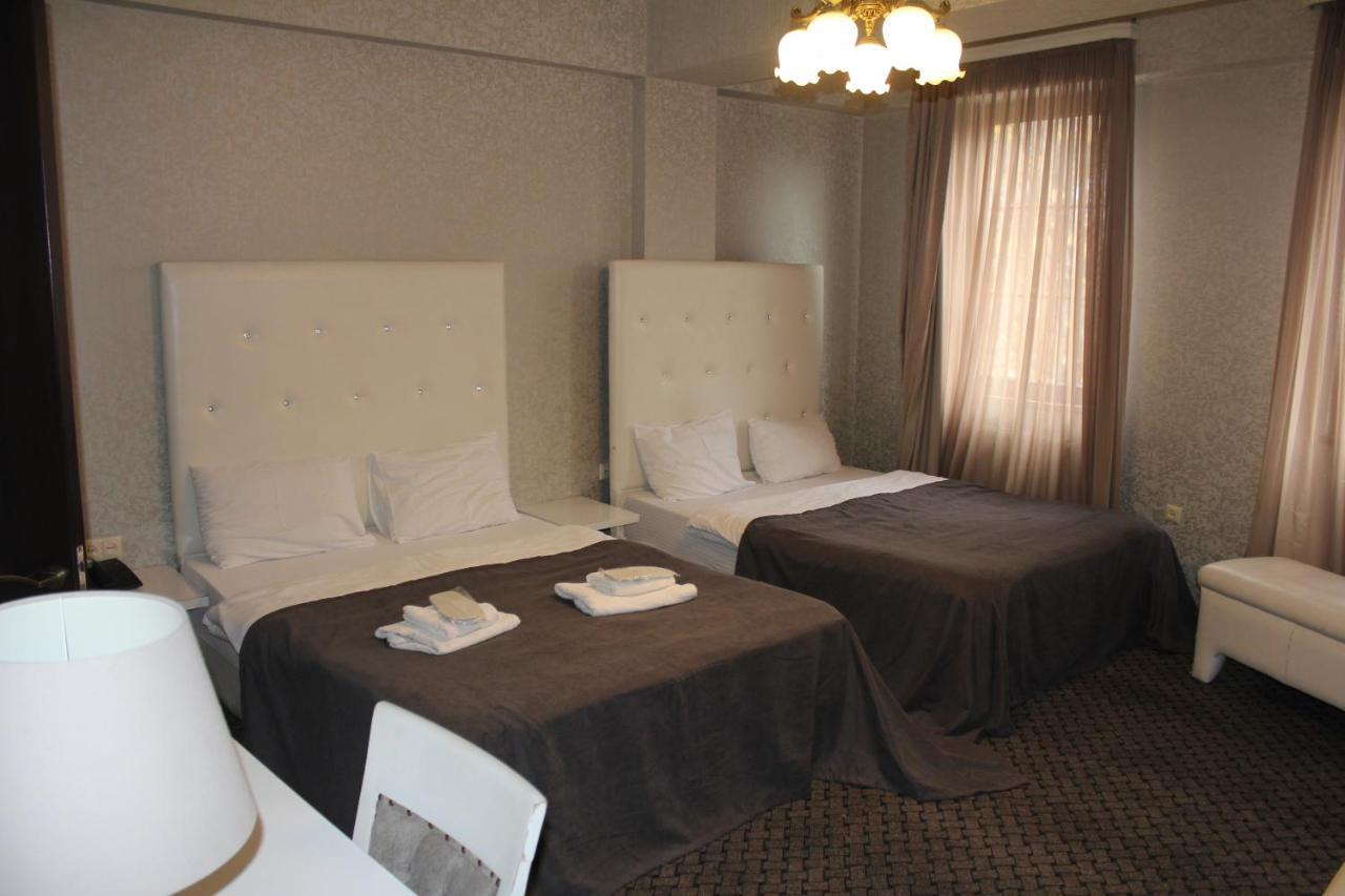 Hotel Plaza Tiflis Exterior foto